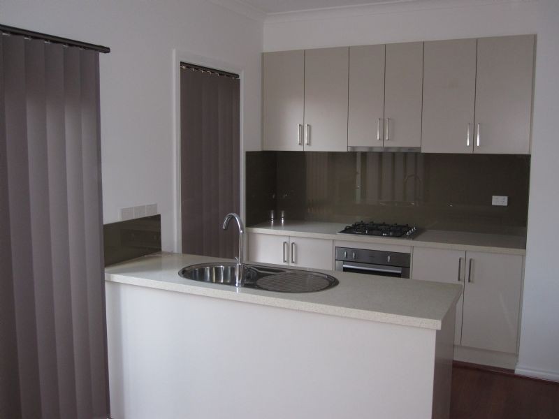 2/10 Churchill Street, Glenroy VIC 3046