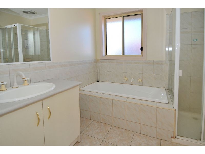 2/19 West Street, Hadfield VIC 3046