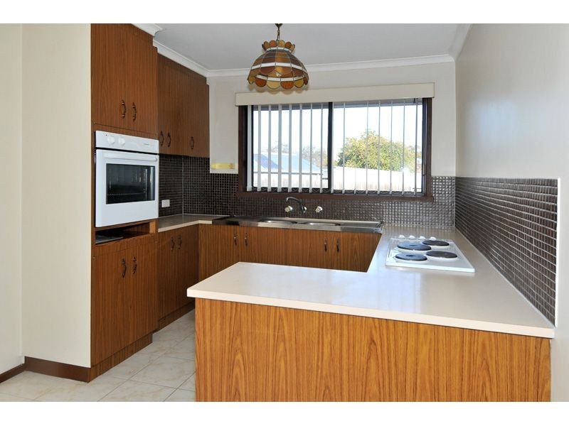 1/105 Vincent Street, Oak Park VIC 3046