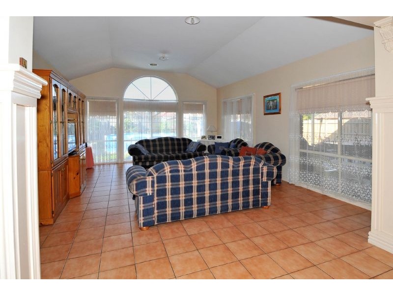 90 Loongana Avenue, Glenroy VIC 3046