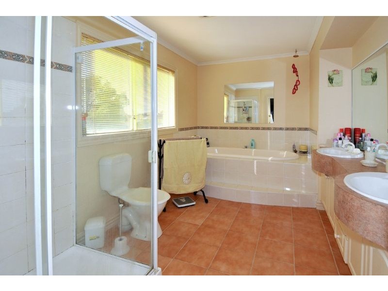 90 Loongana Avenue, Glenroy VIC 3046