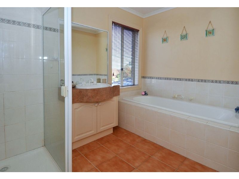 90 Loongana Avenue, Glenroy VIC 3046