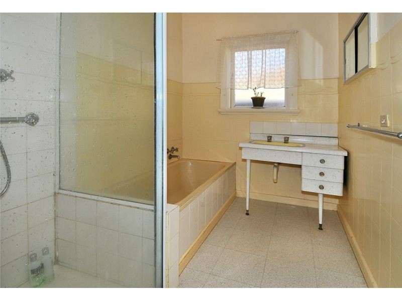 4 Knole Street, Hadfield VIC 3046