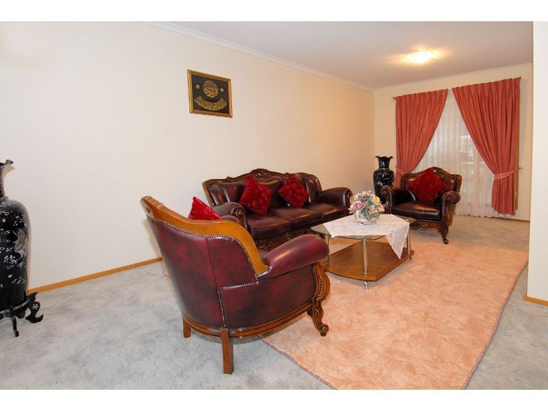 72 Paringa Boulevard, Meadow Heights VIC 3048