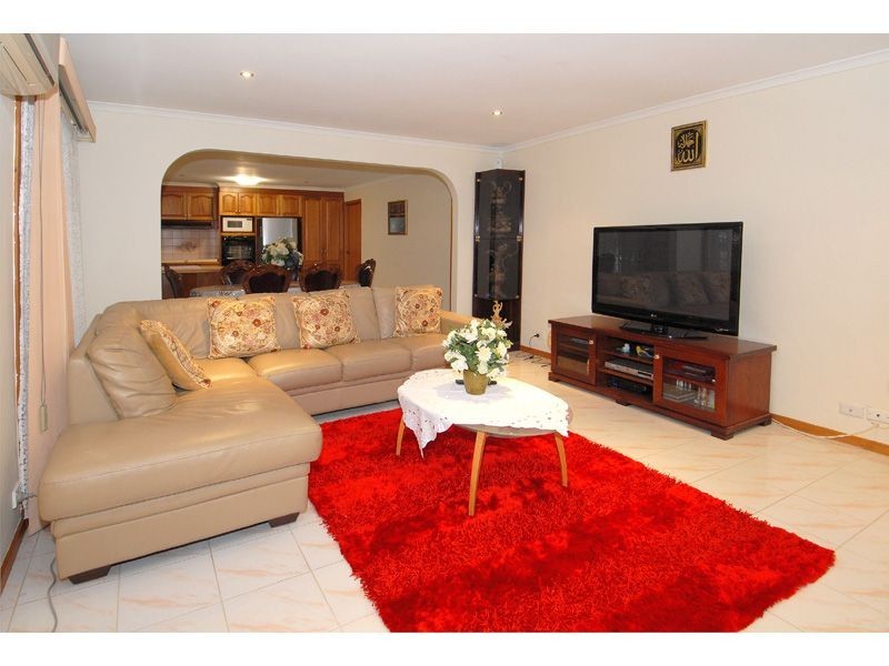 72 Paringa Boulevard, Meadow Heights VIC 3048