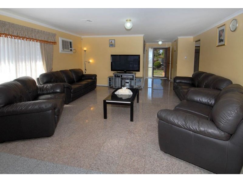 8 Camms Way, Meadow Heights VIC 3048