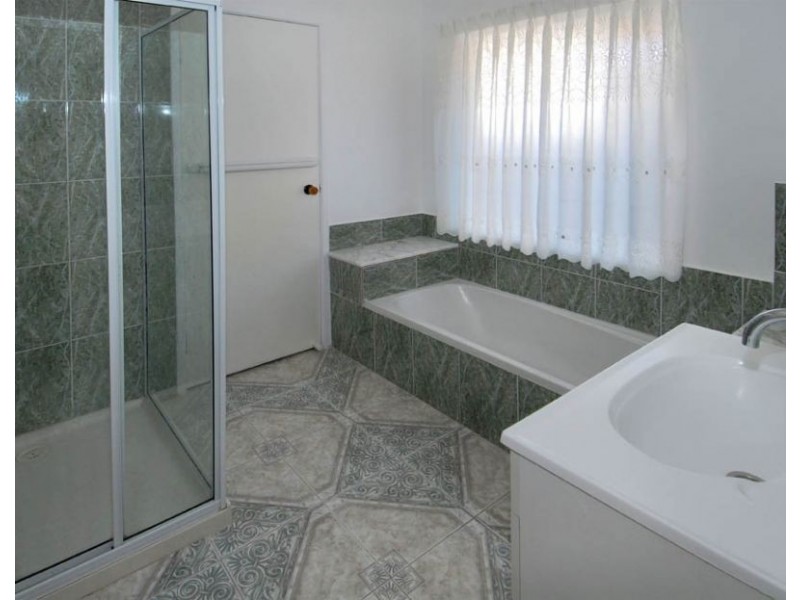 8 Camms Way, Meadow Heights VIC 3048