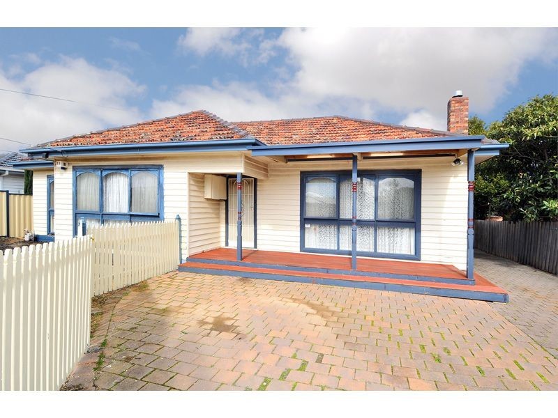 61 Snell Grove, Oak Park VIC 3046