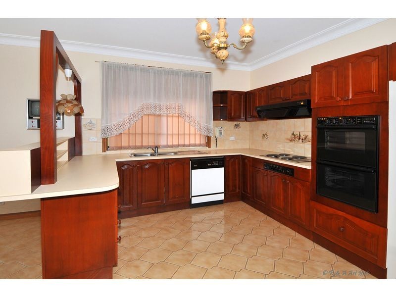 54 Devereaux Street, Oak Park VIC 3046