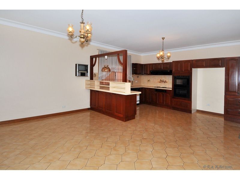 54 Devereaux Street, Oak Park VIC 3046