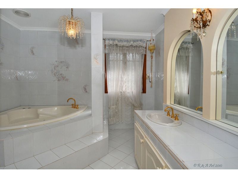 54 Devereaux Street, Oak Park VIC 3046