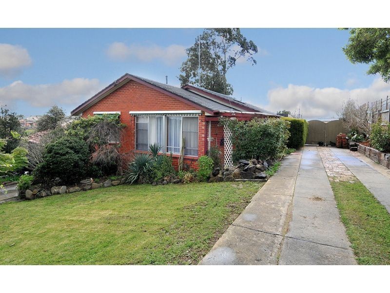 26 Hendricks Crescent, Jacana VIC 3047