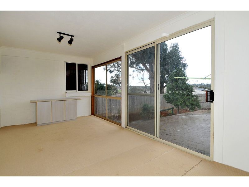 26 Hendricks Crescent, Jacana VIC 3047
