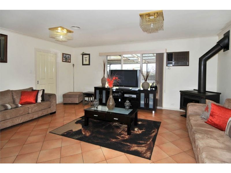 41 Manuka Place, Meadow Heights VIC 3048
