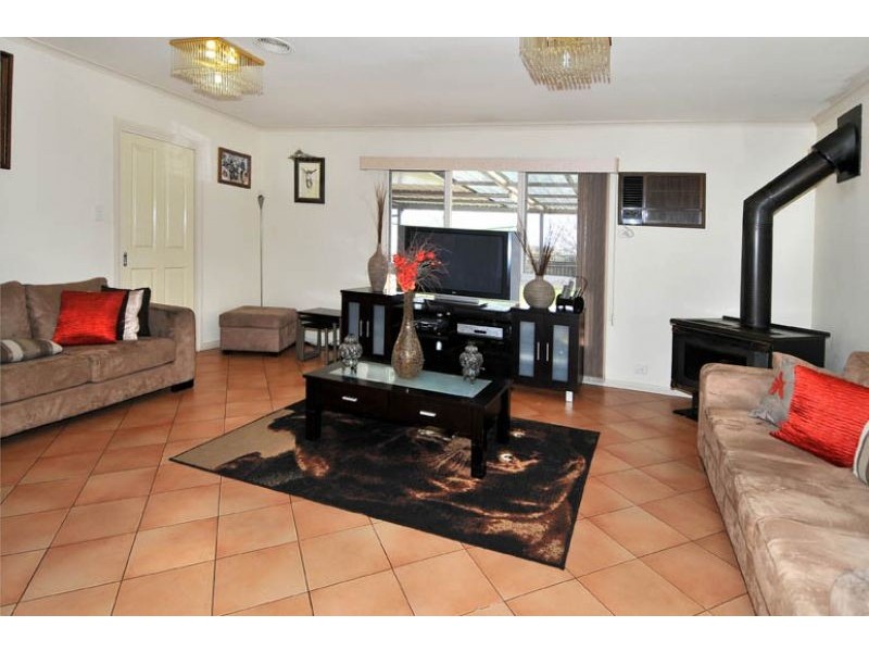41 Manuka Place, Meadow Heights VIC 3048