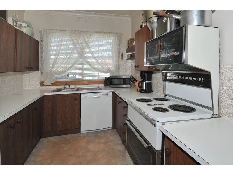 31 Melbourne Ave, Glenroy VIC 3046