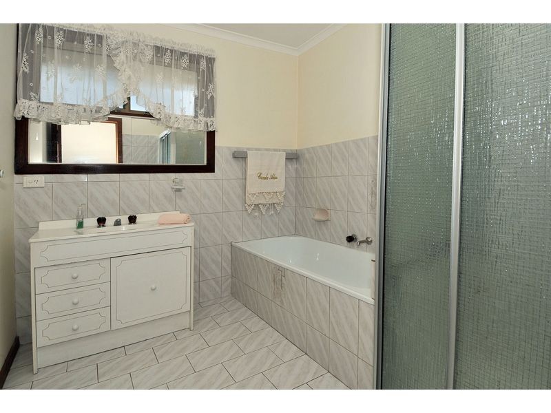 46 Gunbower Crescent, Meadow Heights VIC 3048