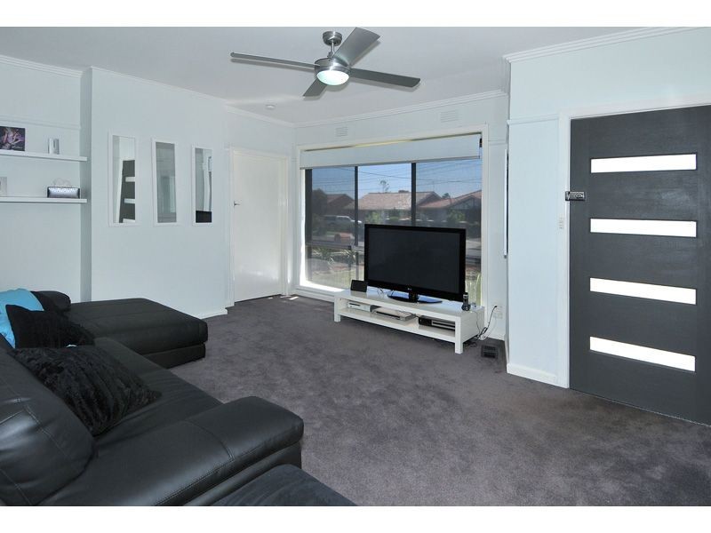 26 Hales Crescent, Jacana VIC 3047