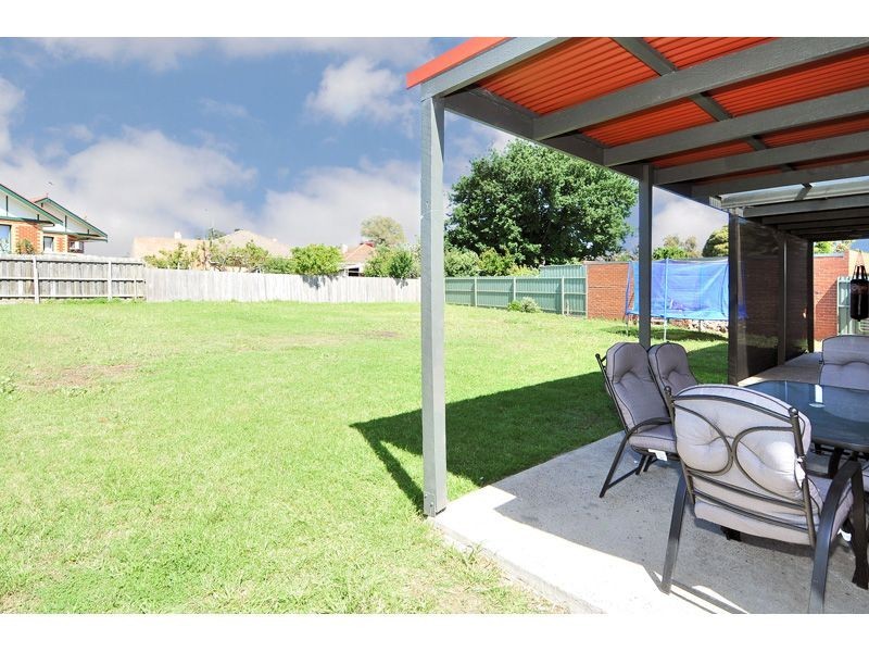 26 Hales Crescent, Jacana VIC 3047