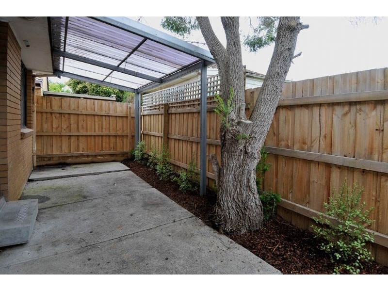 2/20 Wheatsheaf Road, Glenroy VIC 3046