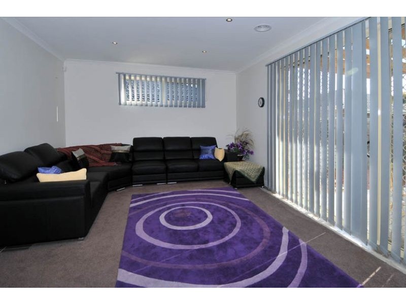 2/21 Hubert Avenue, Glenroy VIC 3046