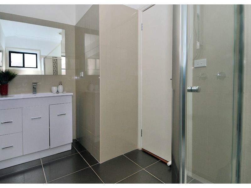 1 & 3/16 Winifred Street, Oak Park VIC 3046