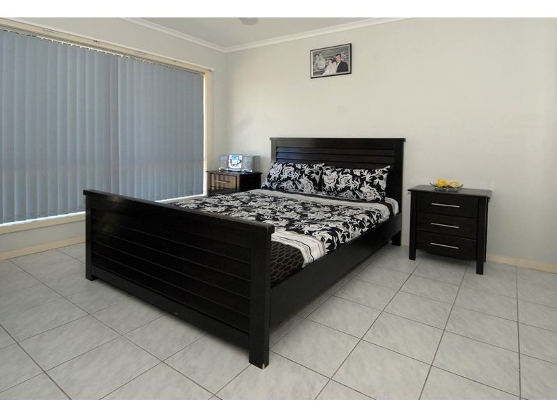 1 & 2/6 Mitchell Crescent, Meadow Heights VIC 3048