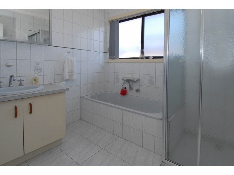 1 & 2/6 Mitchell Crescent, Meadow Heights VIC 3048