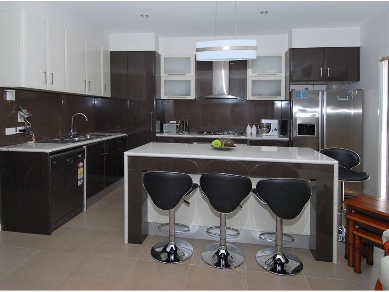 1 & 2/6 Mitchell Crescent, Meadow Heights VIC 3048
