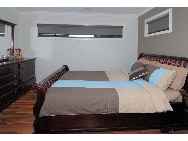 1 & 2/6 Mitchell Crescent, Meadow Heights VIC 3048