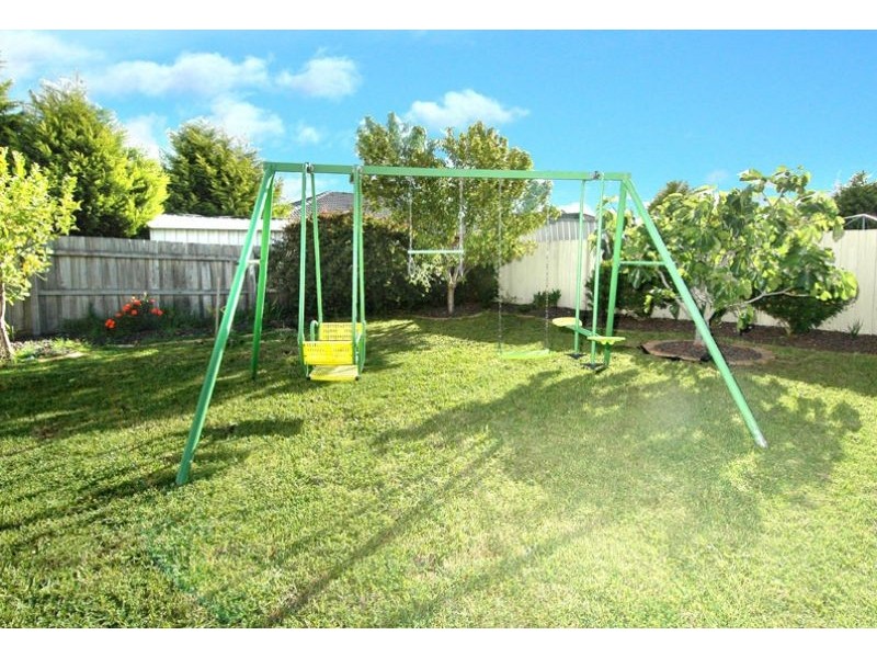 9b Rokewood Crescent, Meadow Heights VIC 3048