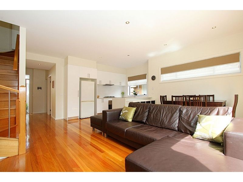 2/39 Station Road, Oak Park VIC 3046