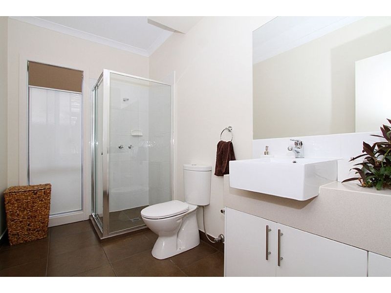 2/39 Station Road, Oak Park VIC 3046