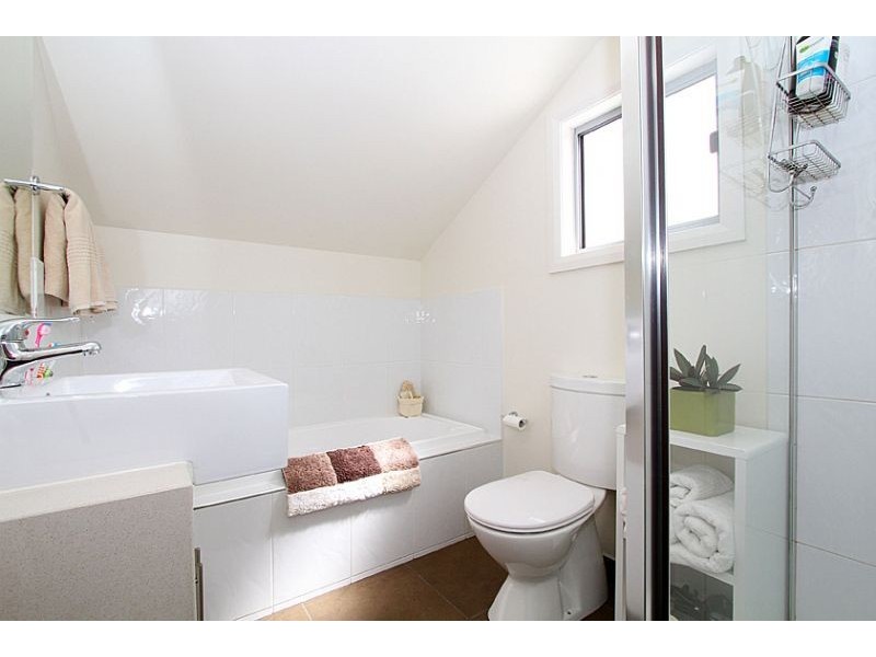 2/39 Station Road, Oak Park VIC 3046