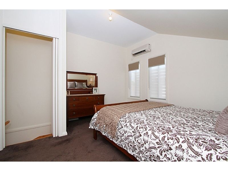 2/39 Station Road, Oak Park VIC 3046