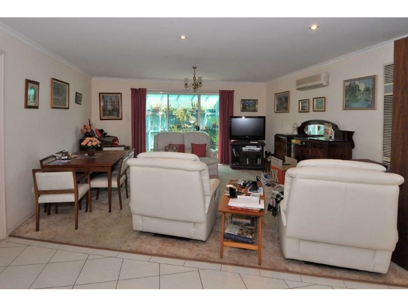 2/99 Plumpton Avenue, Glenroy VIC 3046