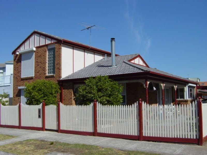 33 Freeman Drive, Glenroy VIC 3046