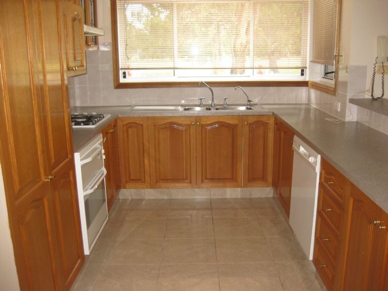 33 Freeman Drive, Glenroy VIC 3046