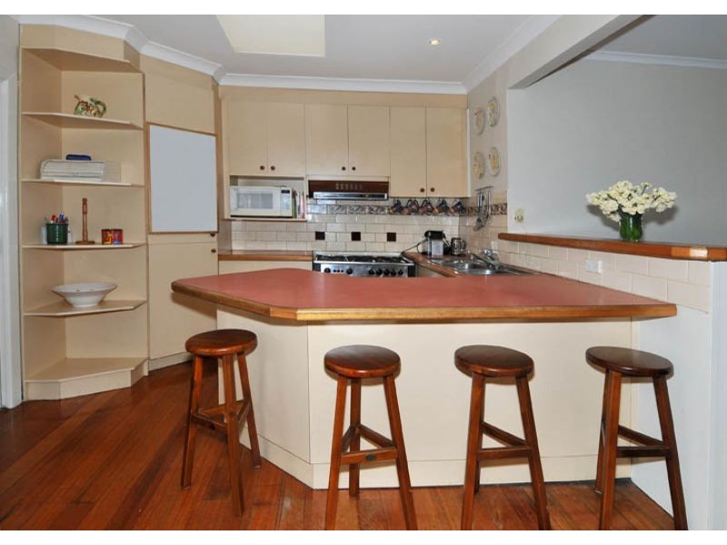 61 Snell Grove, Oak Park VIC 3046