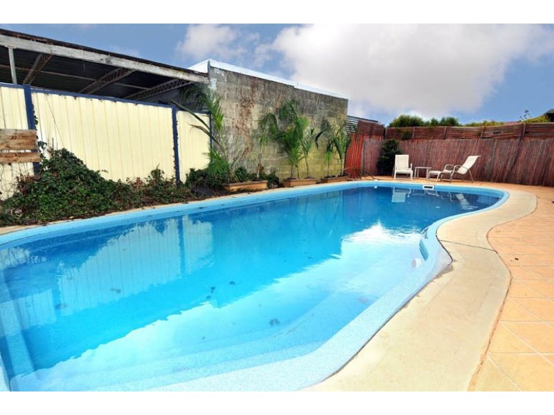 61 Snell Grove, Oak Park VIC 3046