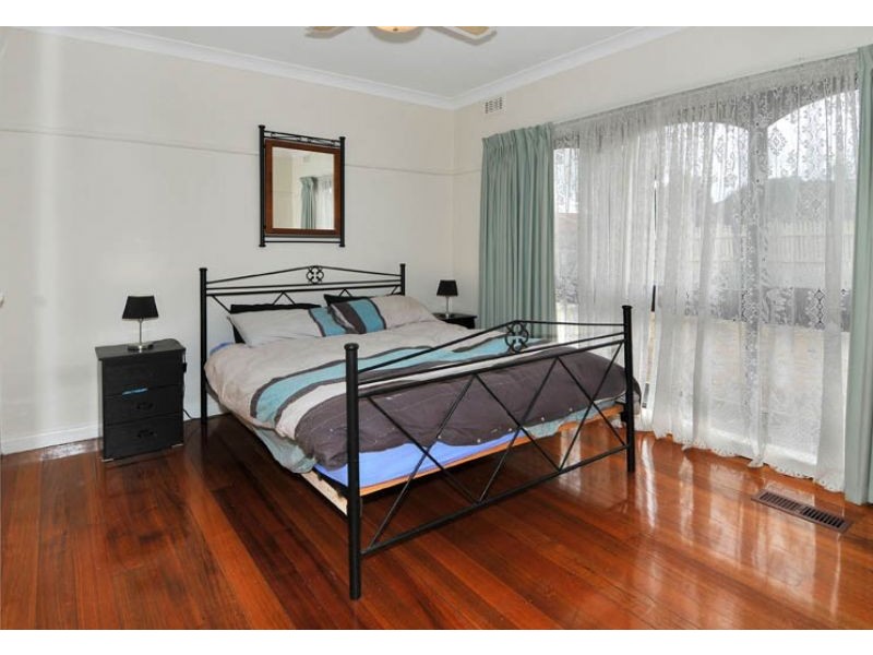 61 Snell Grove, Oak Park VIC 3046