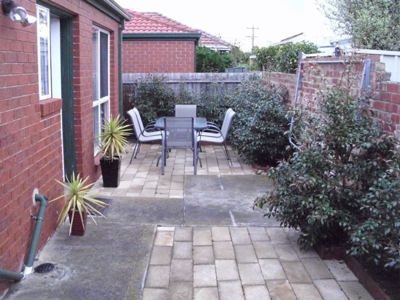 2/67 Rhodes Parade, Oak Park VIC 3046
