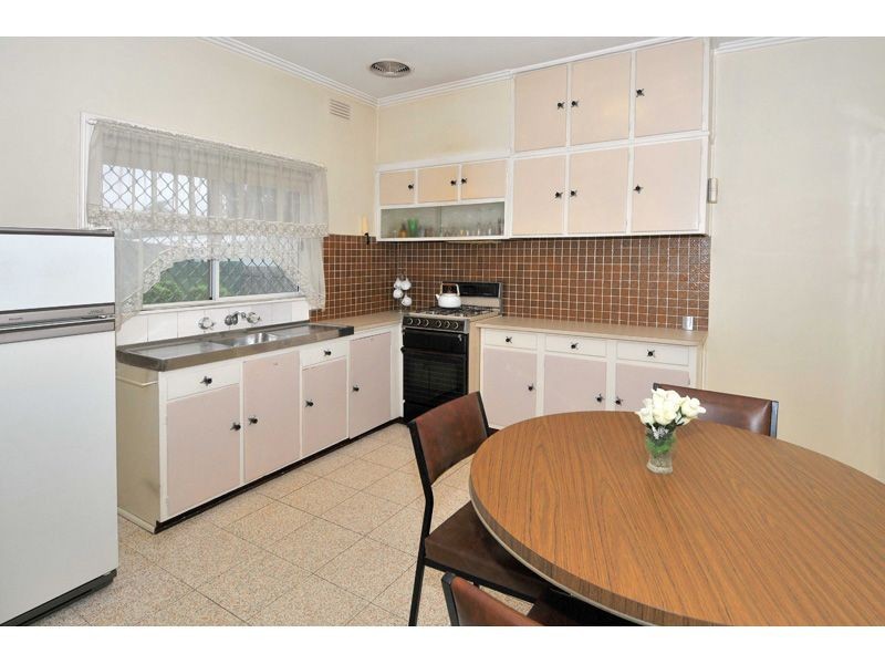 10 Lawrence Street, Hadfield VIC 3046