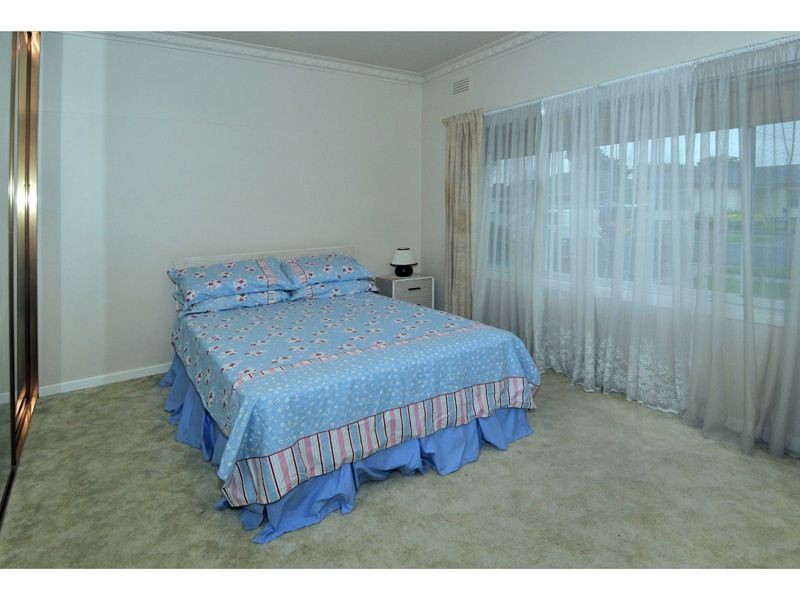 10 Lawrence Street, Hadfield VIC 3046
