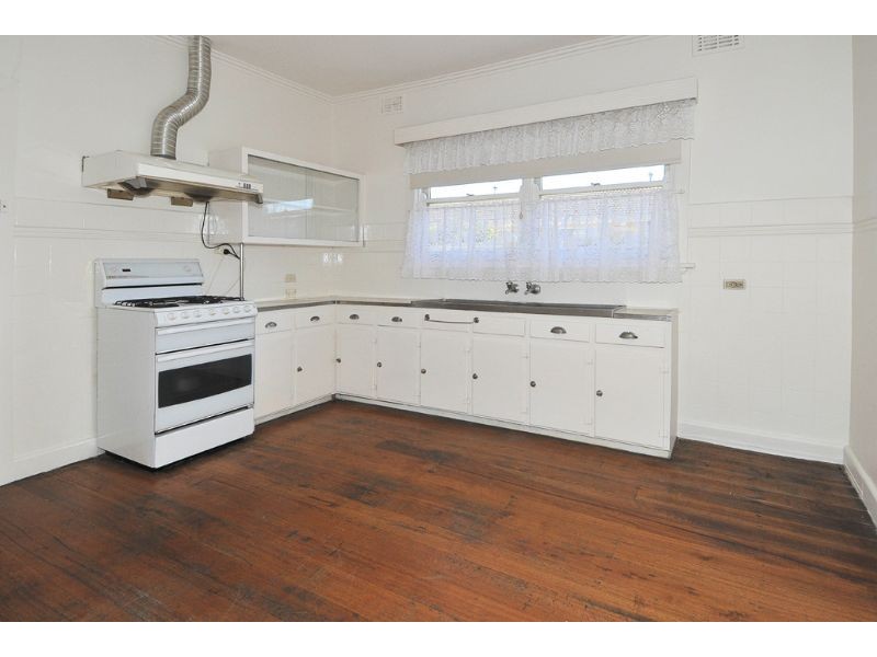 19 Willet Avenue, Oak Park VIC 3046