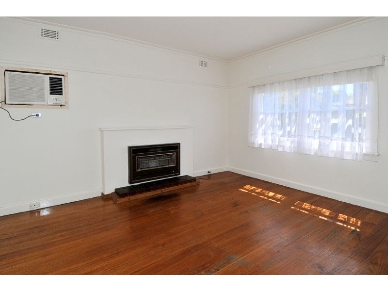 19 Willet Avenue, Oak Park VIC 3046