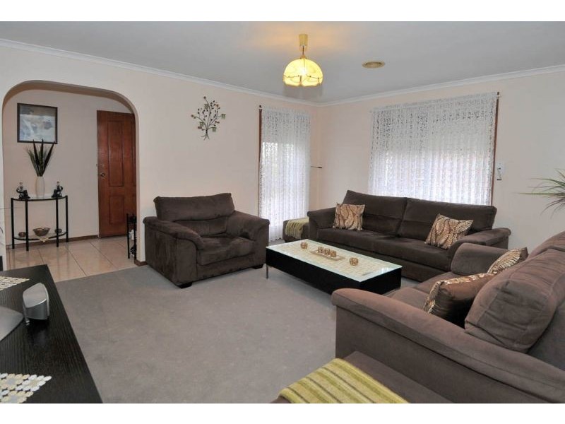 55 Bicentennial Crescent, Meadow Heights VIC 3048