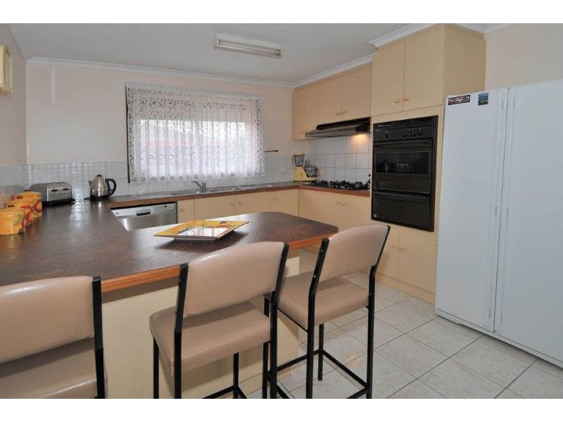 55 Bicentennial Crescent, Meadow Heights VIC 3048