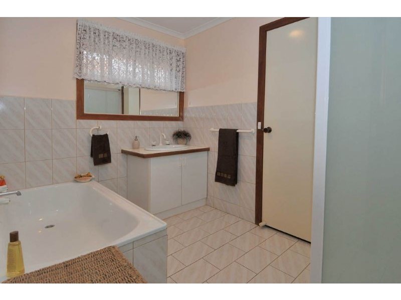 55 Bicentennial Crescent, Meadow Heights VIC 3048