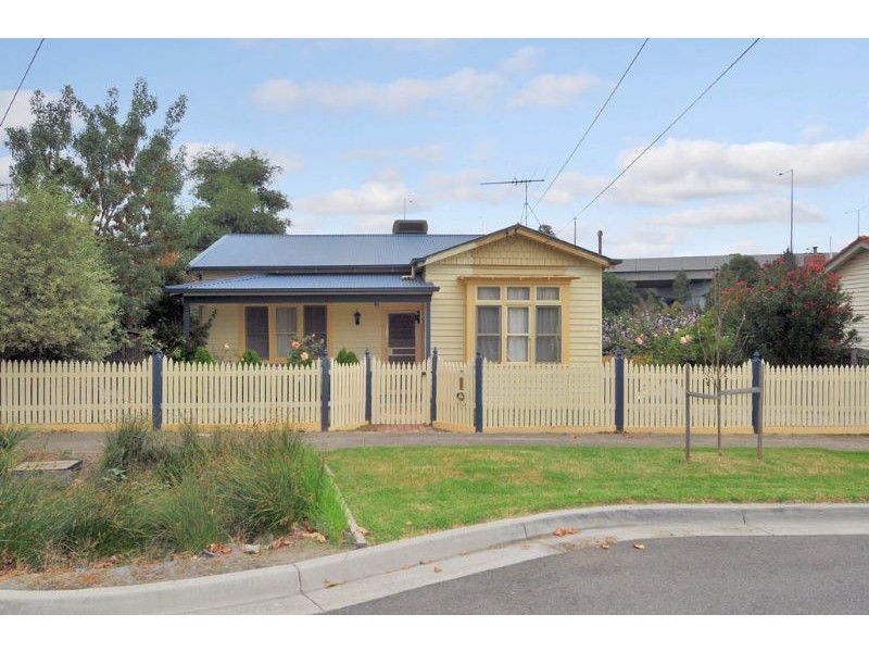 15 Avoca Crescent, Pascoe Vale VIC 3044